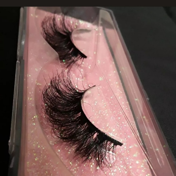 Fashion Lashes Black Strip False Eyelashes - Picture 2 of 4